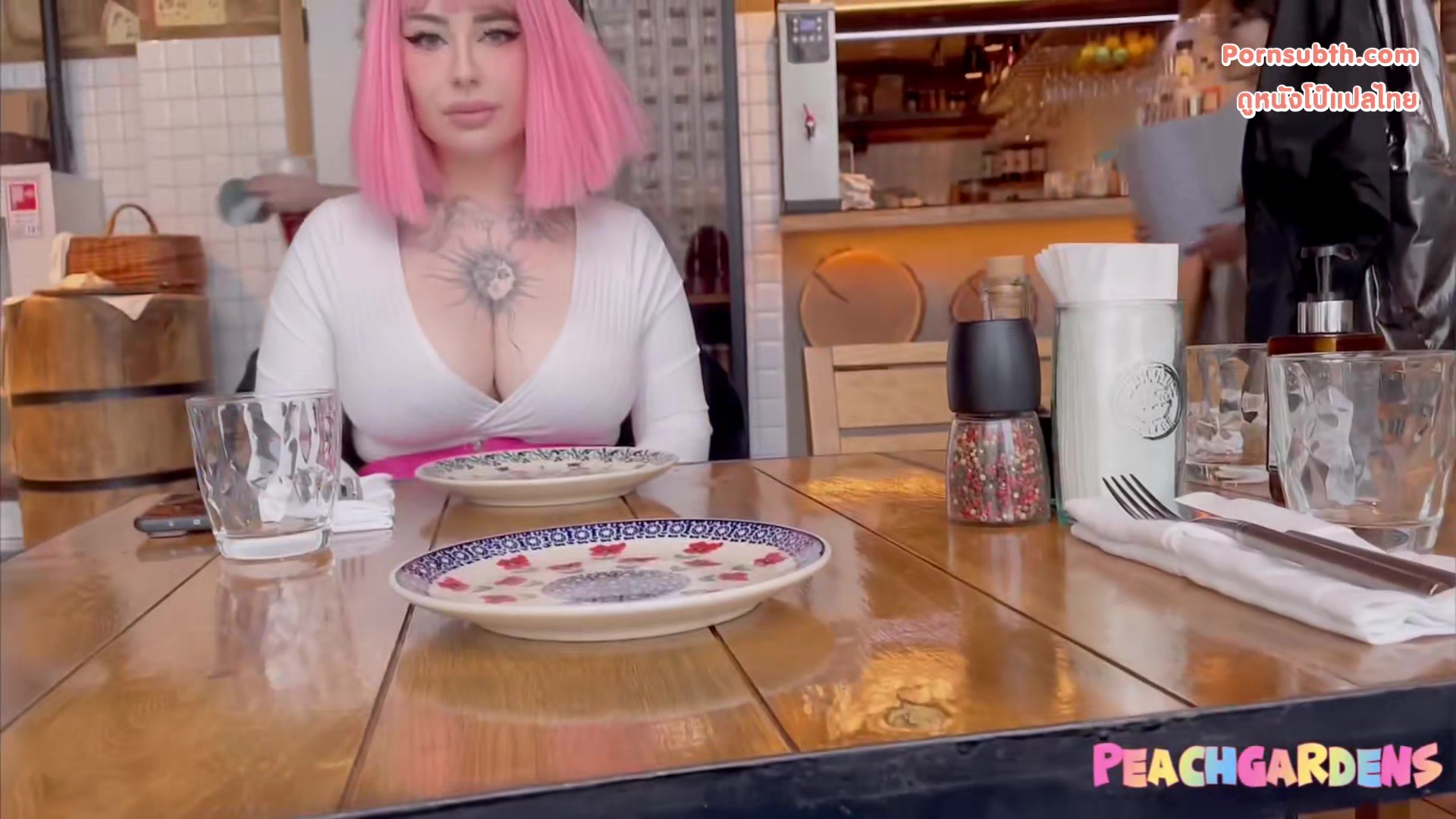 I am Peachgardens - Toilet Whore Feeding Her Cum as Dinner while Waiting for Order in Restaurant